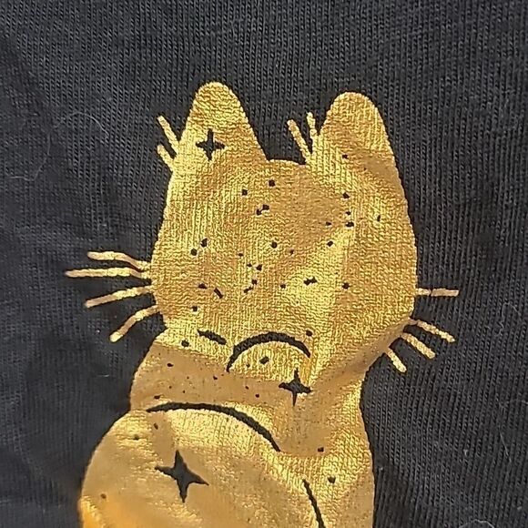Black Tee Metallic Gold Cat Sitting on Crescent Moon Night Sky Star Kitty M 8/10 - Picture 3 of 5